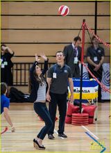 组图：凯特王妃恢复苗条身材 利落打扮小腹平坦