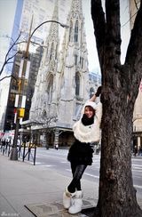 组图：陈丽媛美国动感街拍 清新享受冬日暖阳