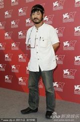 高清图：《极限迷宫》发布会 导演清水崇变蜘蛛人