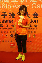 高清组图：周笔畅代表内地艺人 广州传递亚运圣火