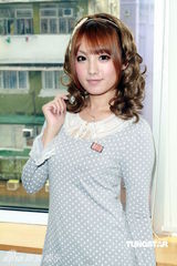 组图：日本女优天海翼香港宣传 包裹严密秀美腿