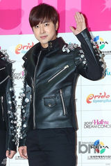 组图：东方神起等献唱2013韩流梦想演唱会