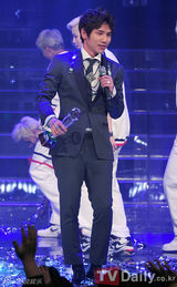 组图：泫雅MissA金钟国等出演《M Countdown》