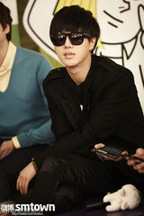 组图：SJ在线对话粉丝预热个唱 帅酷搞怪爆料