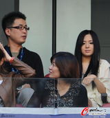 组图：苍井空现场观看李娜比赛 发微博加油鼓劲