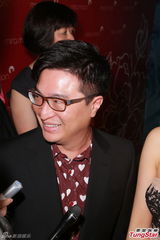 阔太徐子淇低胸亮相 李家诚亿元游艇赠家人(图)