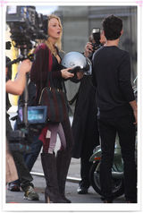 组图：布莱克-莱弗利现身片场潮装抢眼