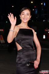 组图：韩国女星赵敏秀鱼尾裙亮相红毯