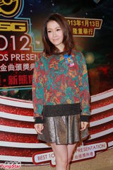 组图：蔡卓妍出席活动为阿娇新恋情送祝福