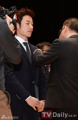 组图：严泰雄纳税6亿韩币 韩佳人做公益获表彰