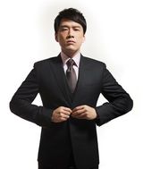 组图：王耀庆写真演绎职场精英范儿