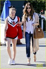 组图：凯特-贝金赛尔全家出游 女儿兔牙可爱青春靓丽