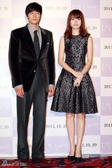 组图：苏志燮韩孝珠新片VIP试映 宋承宪等众星助阵