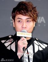 组图：韩国偶像组合神话15周年演唱会