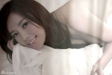 高清组图：周韦彤床上写真曝光 真空上阵酥胸诱人