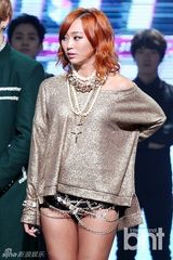 组图：SISTAR孝琳下衣失踪似没穿 EXO白衣纯情