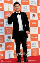 组图：SHINee与f(x)等亮相首尔歌谣大奖红毯