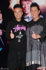 组图：左麟右李开唱李克勤庆生 黄子华看演出