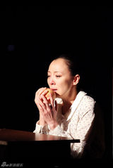 高清组图：话剧《李小红》带观众重返70年代