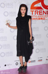 组图：时尚周年庆众星盛装 钟丽缇性感开胸