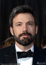 组图：阿弗莱克携爱妻亮相 无缘导演失落