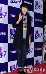 组图：金秀贤李玹雨捧场《美娜》朱元挺崔江熙