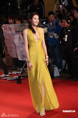 高清：熊黛林红毯秀身材抢镜 