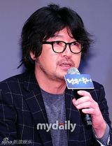 组图：金允锡吴妍秀出席《南方大作战》发布会