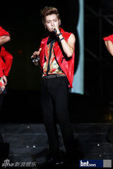 组图：韩团f(x)EXO-M等亮相上海K-POP音乐演唱会