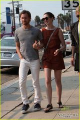 组图：好莱坞女星安妮-海瑟薇幸福完婚