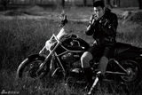 组图：邵兵哈雷大片黑白狂野 磨砺路上王者归来