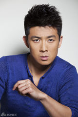 组图：型男雷雷全新写真气质忧郁