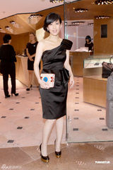 周慧敏自言有不少同志朋友 赌王四太送何超盈首饰