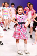幻灯图集：国际时装周童装专场 林妙可不输超模 
