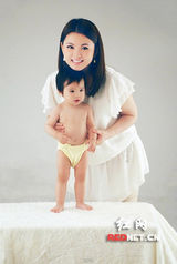 组图：李湘复出拍广告 坦言不满意身材恢复缓慢