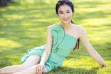 组图：朱子岩夏日绿色写真 笑容甜美清新动人