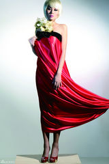 组图：希亚最新宣传照曝光 柔情似水火辣身材