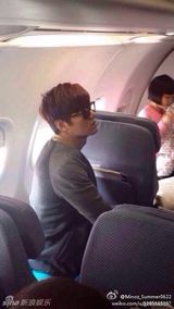 组图：李敏镐抵京备战春晚 引发机场拍照狂潮