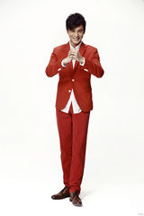 组图：乔振宇新春写真曝光 中国红主题喜庆贺年