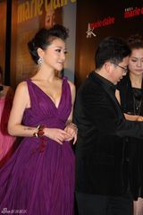 幻灯图：陈紫函深V长裙秀双峰 温婉性感红毯抢镜