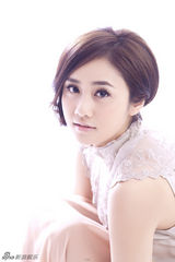 组图：刘芸淡雅写真展夏日迷人风采