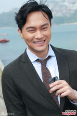 组图：张智霖未收劲歌邀请 计划新年办签唱会