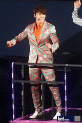 组图：SM巡演SJ少时等火辣劲爆 现场玩变装