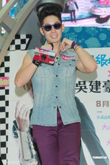 组图：吴建豪常被诬摆臭脸 力挺言承旭无狂躁症