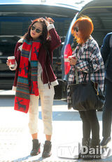 组图：宋智孝成宥利韩智慧便装现身机场赴香港