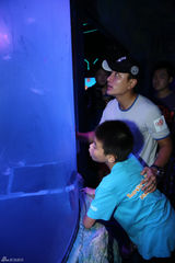 组图：贾乃亮李小璐素颜做公益“点亮心路”