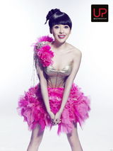 组图：新声代歌手熊子锐时尚摩登写真首发