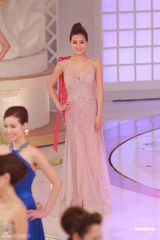 组图：2012港姐竞选现场 10位佳丽礼服亮相