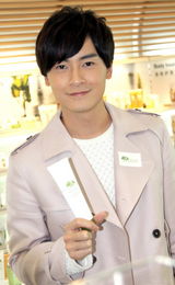 幻灯组图：郑元畅小宋佳上海分享美容心得