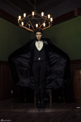 组图：陈学冬变身吸血男爵 冷峻潇洒气场另类